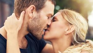 Как правильно целоваться с языком: полезные советы Как надо целоваться с
