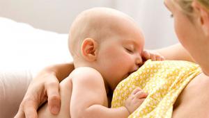 Méthodes de traitement d'une gorge chez les enfants de moins d'un an Traitement d'une gorge rouge chez un bébé