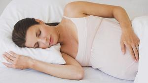 Can pregnant women sleep on their stomach?